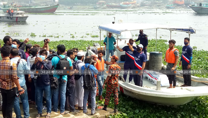 শীতলক্ষ্যায় লঞ্চডুবি: আরও এক মরদেহ উদ্ধার