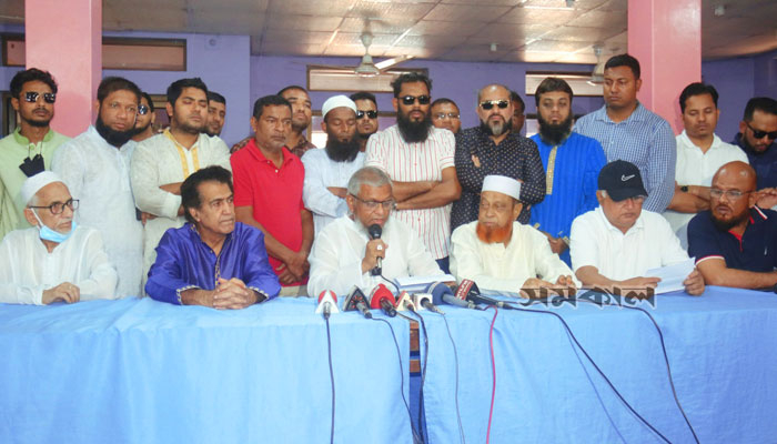 হাইকমান্ডের নির্দেশে র‌ণে ভঙ্গ দি‌লেন মেয়র আরিফ
