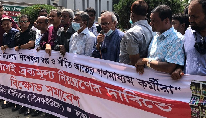আওয়ামী লীগ ধনী হচ্ছে, সাধারণ মানুষ গরীব হচ্ছে: রিজভী