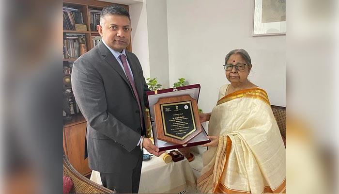 'পদ্মশ্রী' গ্রহণ করলেন সনজীদা খাতুন