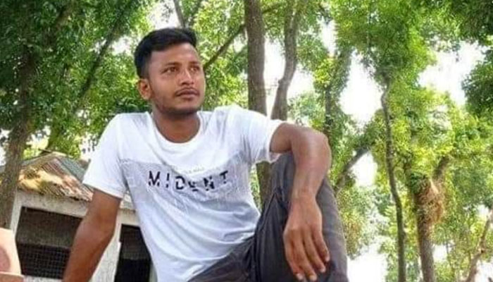 কুড়াল দিয়ে কুপিয়ে যুবককে হত্যা
