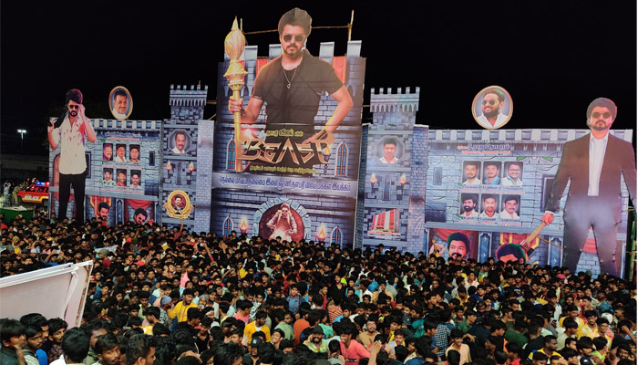 বিজয়ের নতুন ছবি মুক্তি, ভক্তদের উন্মাদনার শেষ নেই বিজয়ের নতুন ছবি মুক্তি, ভক্তদের উন্মাদনার শেষ নেই