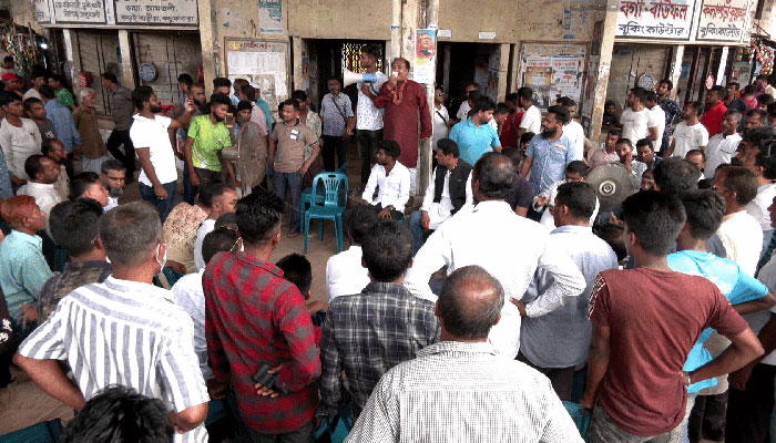 বরিশালে বাস টার্মিনালের নিয়ন্ত্রণ নিয়ে শ্রমিকদের দুই পক্ষের মধ্যে উত্তেজনা বরিশালে বাস টার্মিনালের নিয়ন্ত্রণ নিয়ে শ্রমিকদের দুই পক্ষের মধ্যে উত্তেজনা