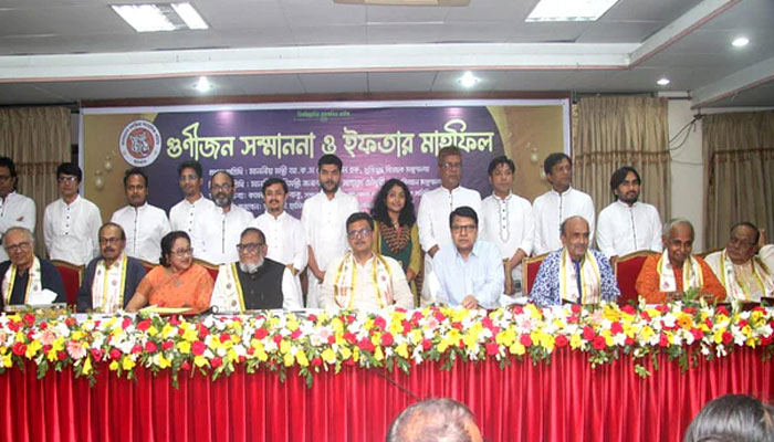 ১২ গুণীকে সম্মাননা দিল বাচসাস ১২ গুণীকে সম্মাননা দিল বাচসাস