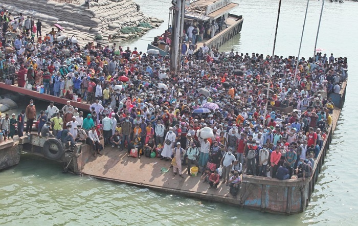 দৈনিক ১০ ঘণ্টায় চলছে মাত্র চারটি ফেরি দৈনিক ১০ ঘণ্টায় চলছে মাত্র চারটি ফেরি