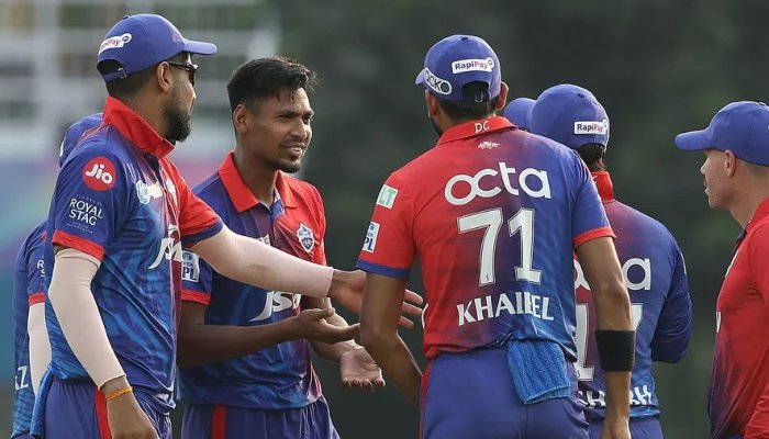 উইকেটের দেখা পেতে কোহলিদের মুখোমুখি মোস্তাফিজ উইকেটের দেখা পেতে কোহলিদের মুখোমুখি মোস্তাফিজ