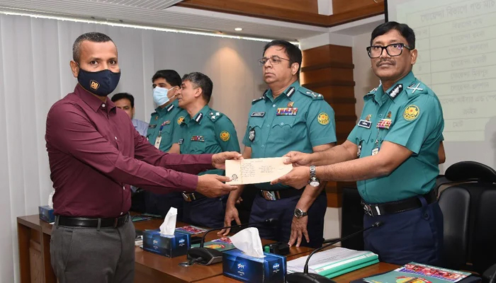 ঈদে বাড়ি গেলে স্বর্ণালঙ্কার আত্মীয়ের কাছে রাখার পরামর্শ ডিএমপি’র
