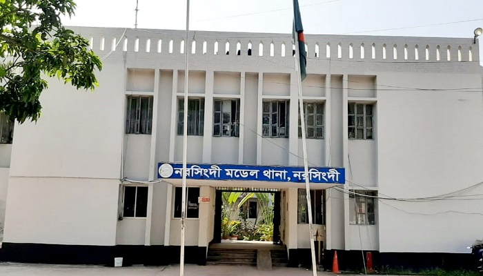 রাস্তা থেকে তুলে নিয়ে কিশোরীকে ধর্ষণ ও ভিডিও ধারণের অভিযোগ