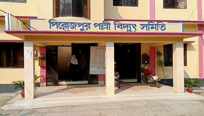 বকেয়া বিদ্যুৎ বিল পরিশোধ করতে বলায় ২ কর্মীকে পিটিয়ে আহত