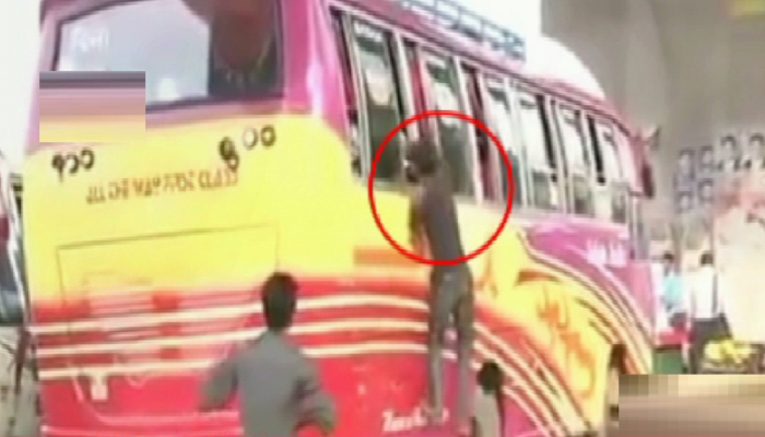 ছিনতাইয়ের পর মুহূর্তেই হাতবদল মোবাইল ফোন