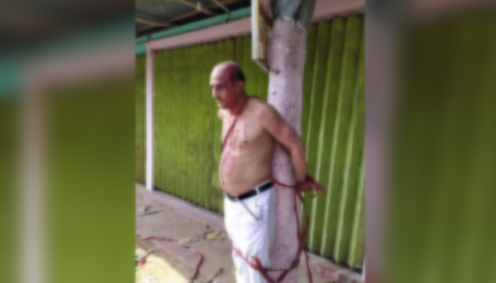 আওয়ামী লীগ নেতাকে গাছের সঙ্গে বেঁধে মারধর, ছবি ভাইরাল