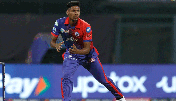 এক ওভারে ২৮ রান খেলেন ফিজ
