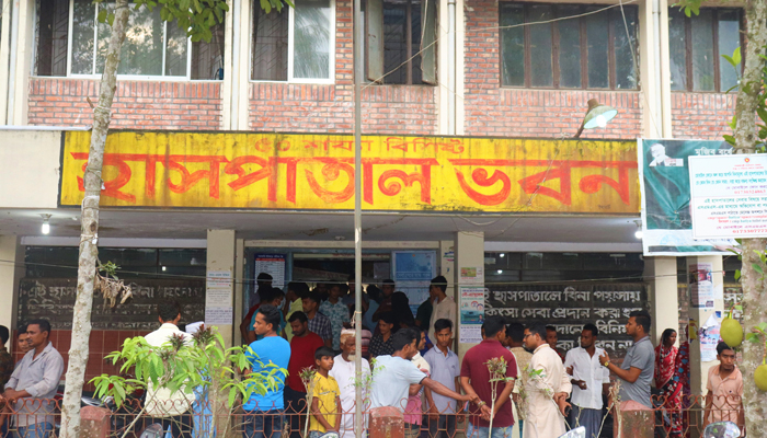 দুই ঘণ্টা কাতরালেও দেখা মেলেনি চিকিৎসকের, অতঃপর মৃত্যু
