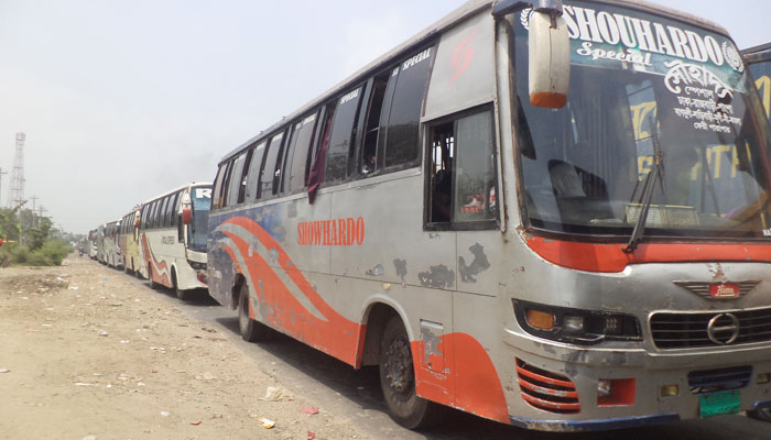 পাটুরিয়ায় যানবাহনের দীর্ঘ সারি