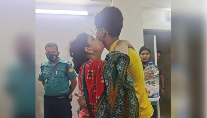 তেঁতুলতলা মাঠ: মধ্যরাতে মা-ছেলেকে ছাড়ল পুলিশ