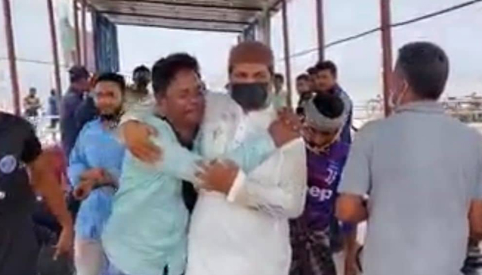 কেঁদে কেঁদে ওমান থেকে ফিরলেন বাবা, ফিরল না তিন কন্যা