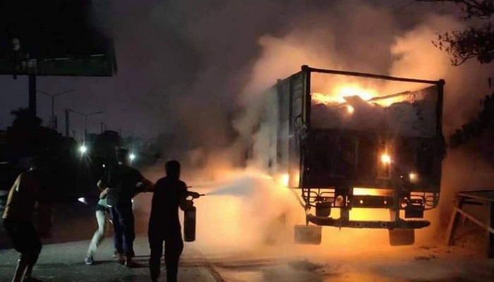 বেনাপোল বন্দরে ভারতীয় ট্রাকে ভয়াবহ অগ্নিকাণ্ড