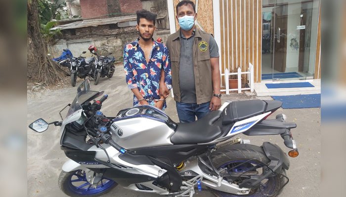 টেস্ট ড্রাইভের কথা বলে দামি বাইক নিয়ে পালাতেন সামিউল