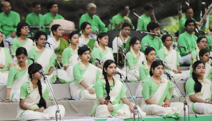 ভোরের কিরণে নব আনন্দে জাগার ডাক