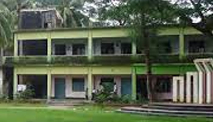 ছাত্রকে মেরে রক্তাক্ত করলেন প্রধান শিক্ষক