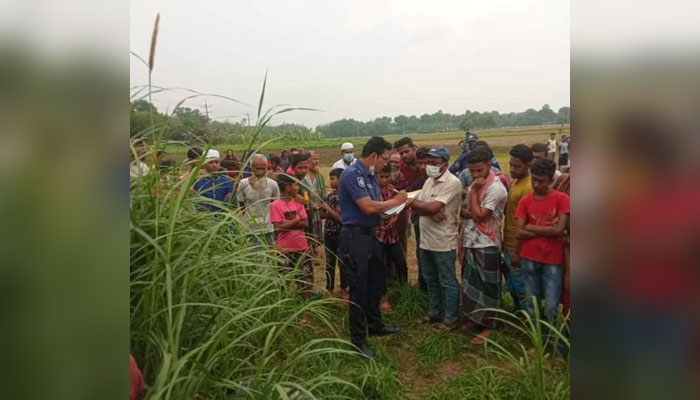ঘাস ক্ষেতে পড়ে ছিল স্কুলছাত্রের হাত-পা বাঁধা লাশ
