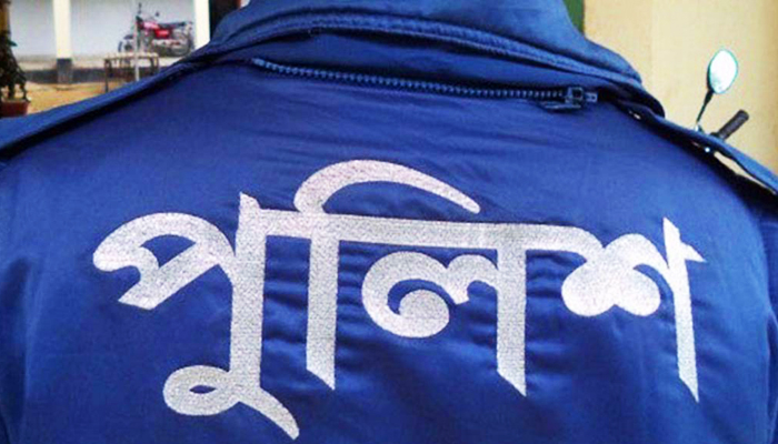 গৃহবধূকে ধর্ষণ ও মারধরের মামলায় পুলিশের এসআই গ্রেপ্তার