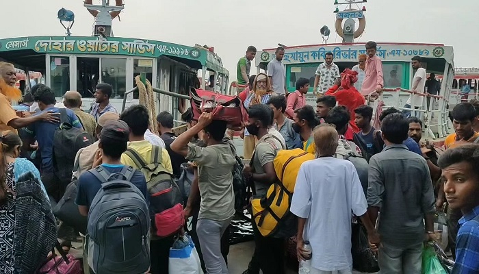 শিমুলিয়া ঘাটে ঘরমুখো মানুষের ঢল
