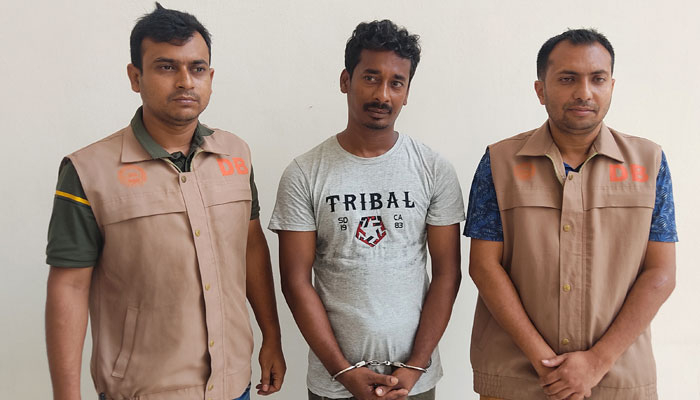 স্ত্রীর সঙ্গে প্রেমের অভিযোগে বন্ধুকে অ্যাসিড নিক্ষেপ, সেই রিপন গ্রেপ্তার