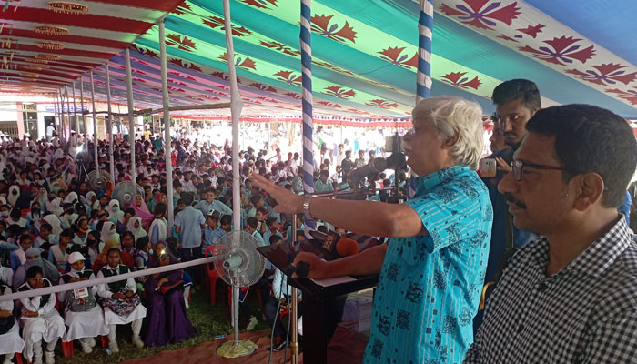পড়াশোনা করলে মানুষ সম্পদে পরিণত হয়: জাফর ইকবাল পড়াশোনা করলে মানুষ সম্পদে পরিণত হয়: জাফর ইকবাল