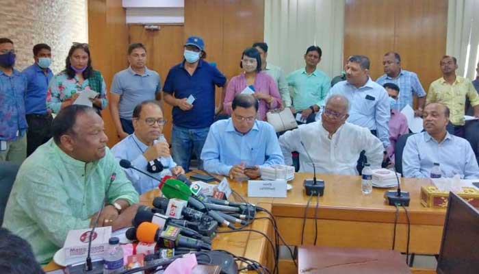 ব্যবসায়ীদের বিশ্বাস করা ভুল হয়েছে: বাণিজ্যমন্ত্রী ব্যবসায়ীদের বিশ্বাস করা ভুল হয়েছে: বাণিজ্যমন্ত্রী