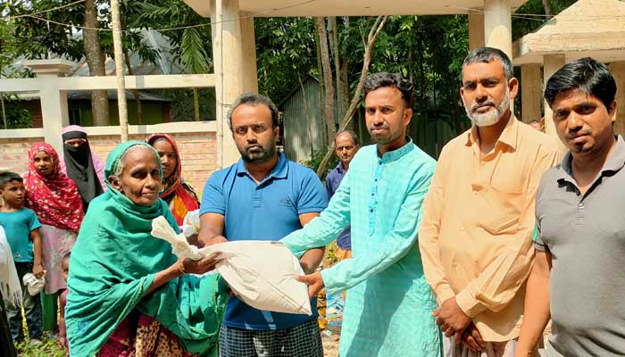 ফরিদপুরে ঈদুল ফিতর উপলক্ষে খাদ্য সামগ্রী বিতরণ ফরিদপুরে ঈদুল ফিতর উপলক্ষে খাদ্য সামগ্রী বিতরণ