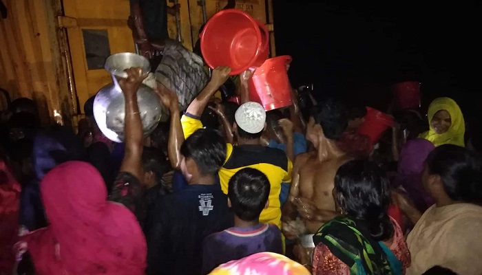 কুমিল্লায় তেল নিয়ে তুলকালাম কুমিল্লায় তেল নিয়ে তুলকালাম