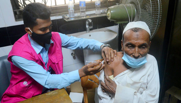 করোনা থেকে সেরে ওঠার সূচকে ৮ ধাপ এগিয়ে এলো বাংলাদেশ করোনা থেকে সেরে ওঠার সূচকে ৮ ধাপ এগিয়ে এলো বাংলাদেশ