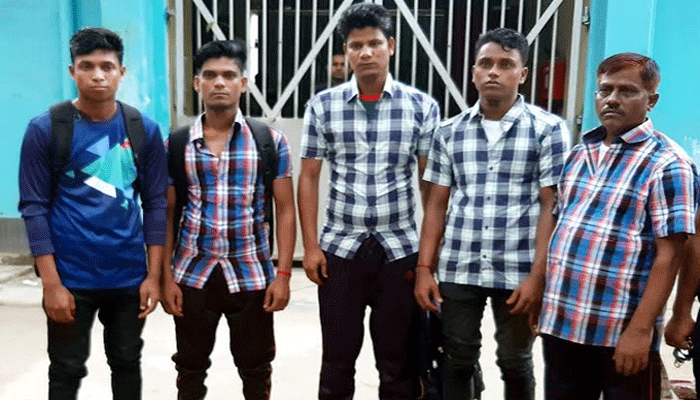 বিএসএফের বাধায় নিজ দেশে ফিরতে পারেনি ৫ ভারতীয়