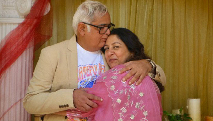 ১৭ বছরের লিভইন সম্পর্ক, ৫৪ বছরে বিয়ে করলেন নির্মাতা