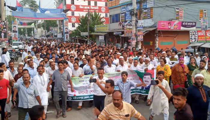 পদ্মা সেতু উদ্বোধনের তারিখ ঘোষণার পর আনন্দ মিছিল, মিষ্টি বিতরণ