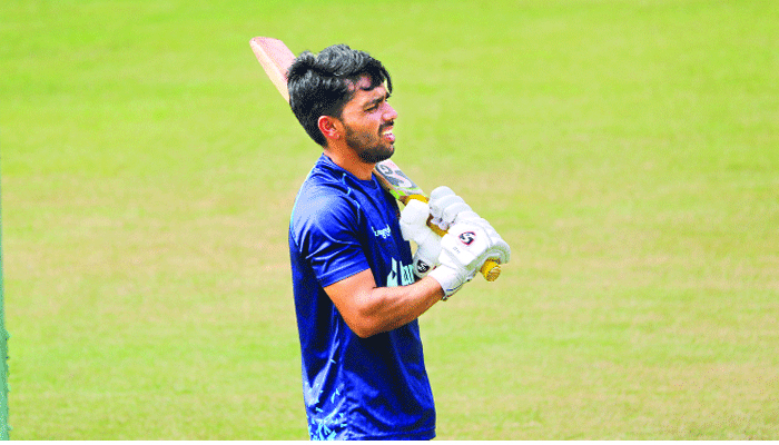 মুমিনুলকে মূলে ফেরানোর চেষ্টা