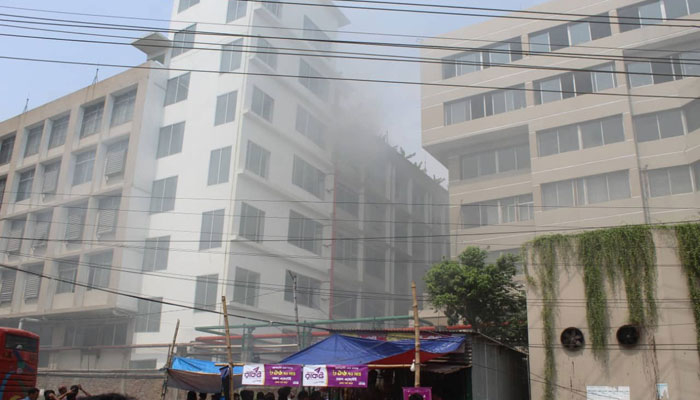 কালিয়াকৈরে পোশাক কারখানায় আগুন, নিয়ন্ত্রণে ৬ ইউনিট