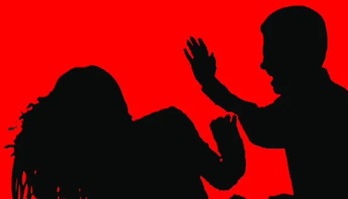 'যৌতুক না পেয়ে' গৃহবধূর গালে ছ্যাঁকা, স্বামী-শাশুড়ি গ্রেপ্তার