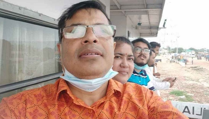 অসুস্থ মাকে আর দেখা হলো না