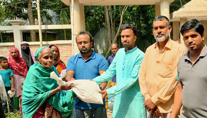 ফরিদপুরে ঈদুল ফিতর উপলক্ষে খাদ্য সামগ্রী বিতরণ