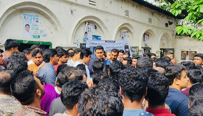 ছাত্রলীগের সম্মেলন পেছানোর চেষ্টার অভিযোগ, তোপের মুখে জয়-লেখক