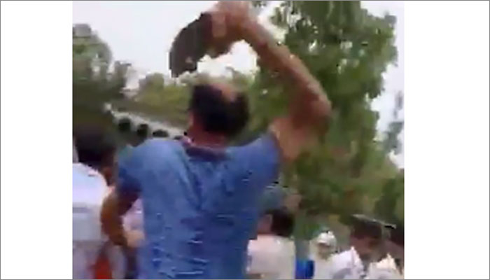 ‘মনের অজান্তে’ জুতা খুলে পেটালেন ছাত্র ও তার মাকে