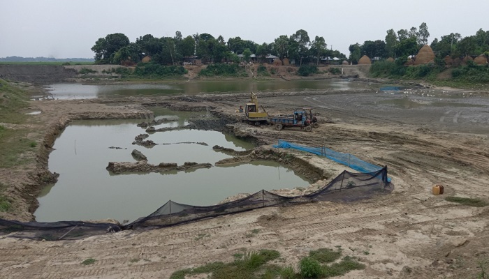 সরকারি জলাশয়ের মাটি বিক্রির অভিযোগ ইউপি সদস্যের বিরুদ্ধে সরকারি জলাশয়ের মাটি বিক্রির অভিযোগ ইউপি সদস্যের বিরুদ্ধে