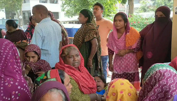 সড়কে ঝরল স্কুলছাত্রীর প্রাণ