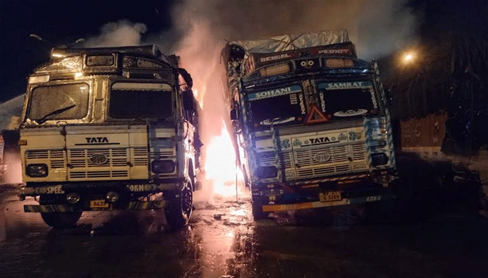 পেট্রাপোল বন্দরে ৩ ট্রাকে আগুন, পুড়ে ছাই রফতানি পণ্য