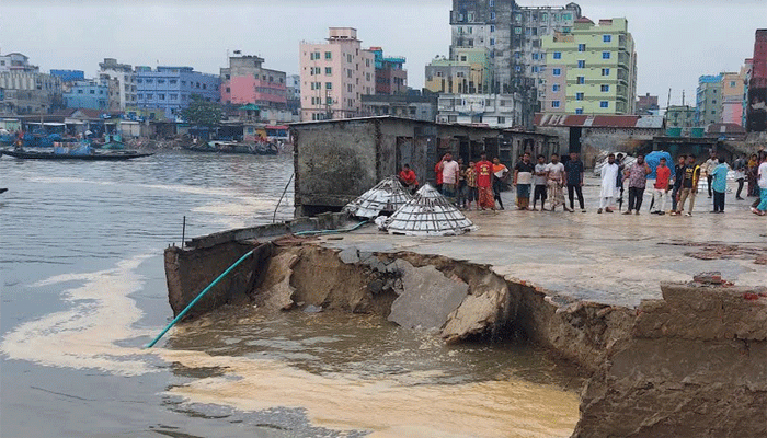 রাইস মিল ভেঙে নদীতে, নিখোঁজ ২