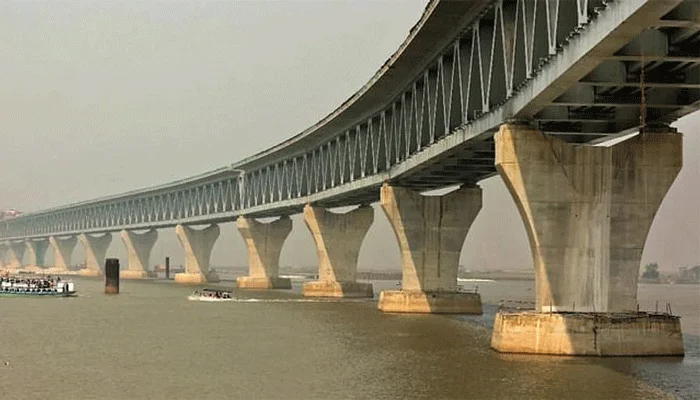 পানি থেকে সেতুর উচ্চতা ৬০ ফুট