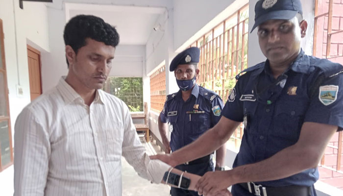 নওগাঁয় প্রশ্নফাঁস চক্রের সদস্যসহ ৭ পরীক্ষার্থী আটক