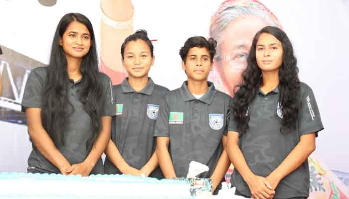 লগ্নিতে ছেলেরা, সাফল্যে মেয়েরা